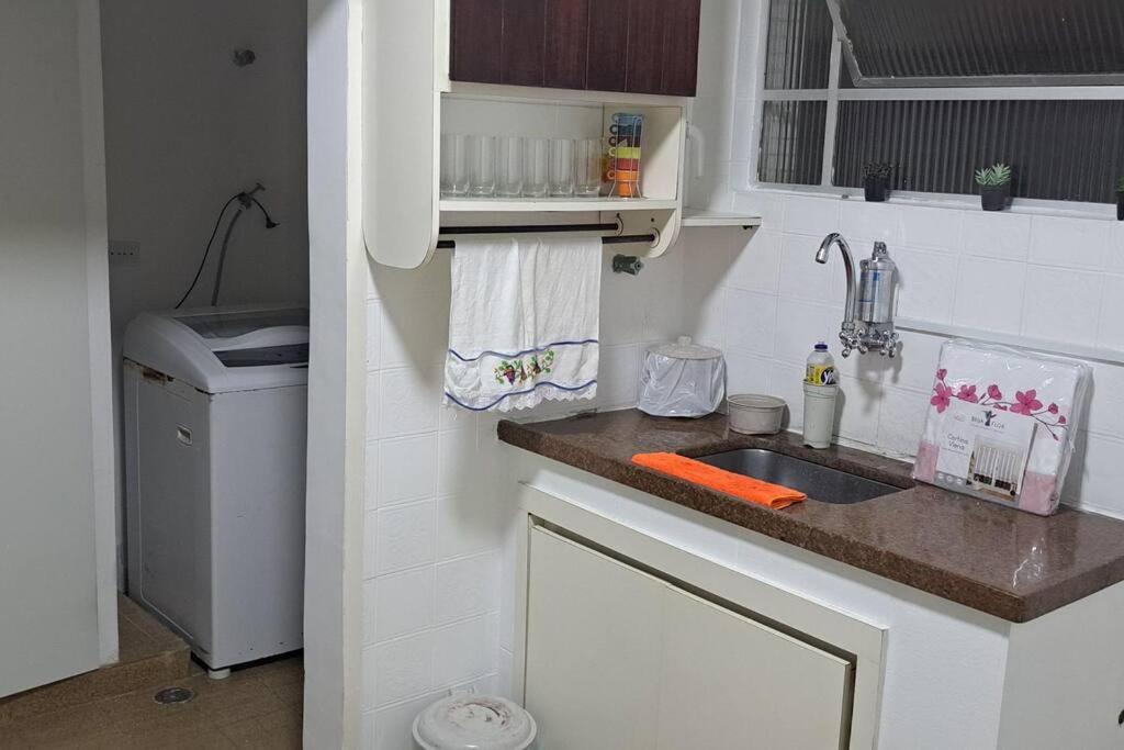 Apartamento Charmoso A 400Mts Da Praia Da Enseada Guarujá Exteriör bild